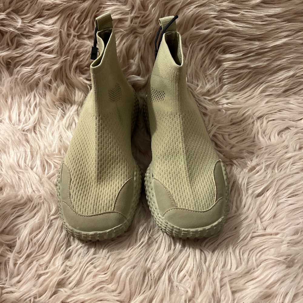 Zara Beige Sneaker Size 6